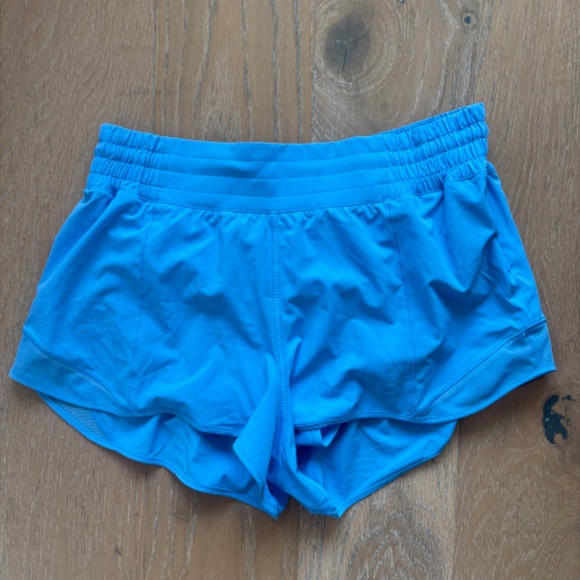 Lululemon Hotty Hot High Rise Shorts 2.5” - Picture 1 of 4